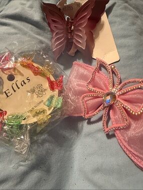Multiples Pink Bow with Gem & Assorted Translucent Butterfly Clips